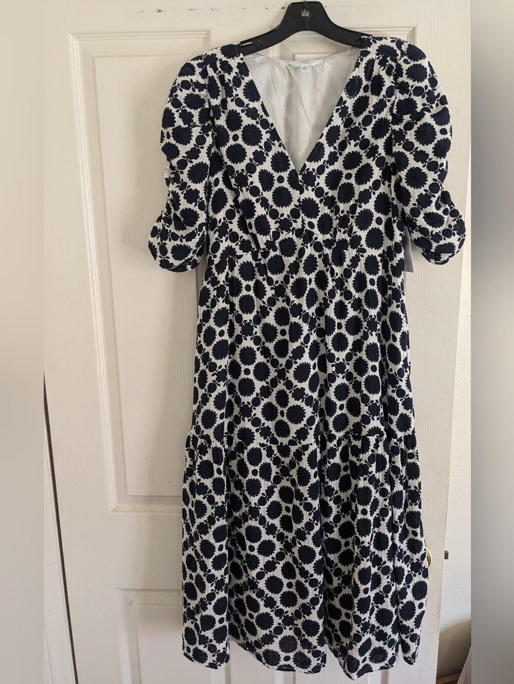Navy & White Floral Midi Dress with V-Neck And Pocketa